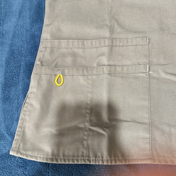 Scrub top - Picture 3 of 6